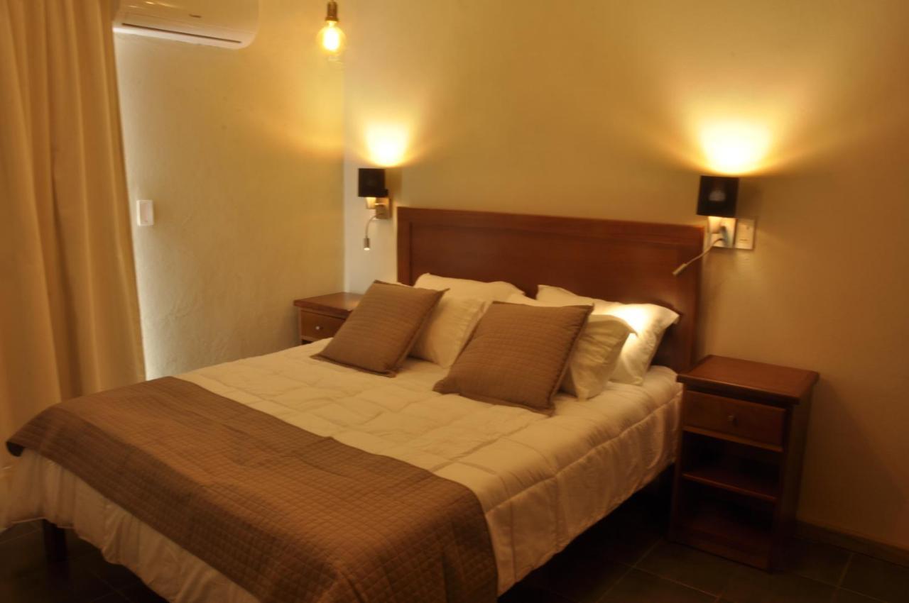 Casa Alevines Hostel & Suitesプンタ・デル・エステ エクステリア 写真